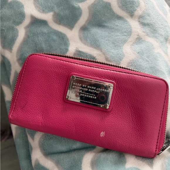 Marc Jacobs Fuchsia Leather Zip Wallet - Picture 5 of 5